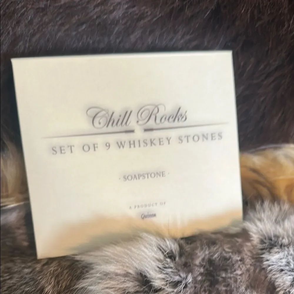 Chill Rocks Whiskey Stones Set NWOT (3975)